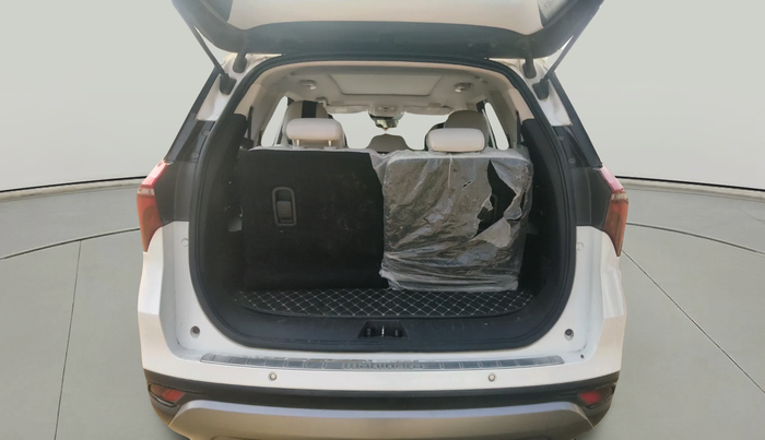 2022 Mahindra XUV700 AX 7 LUXURY D AT 7 STR, Diesel, Automatic, 1,20,090 km, exterior