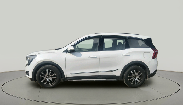 2022 Mahindra XUV700 AX 7 LUXURY D AT 7 STR, Diesel, Automatic, 1,20,090 km, exterior