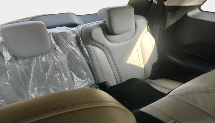 2022 Mahindra XUV700 AX 7 LUXURY D AT 7 STR, Diesel, Automatic, 1,20,090 km, interior