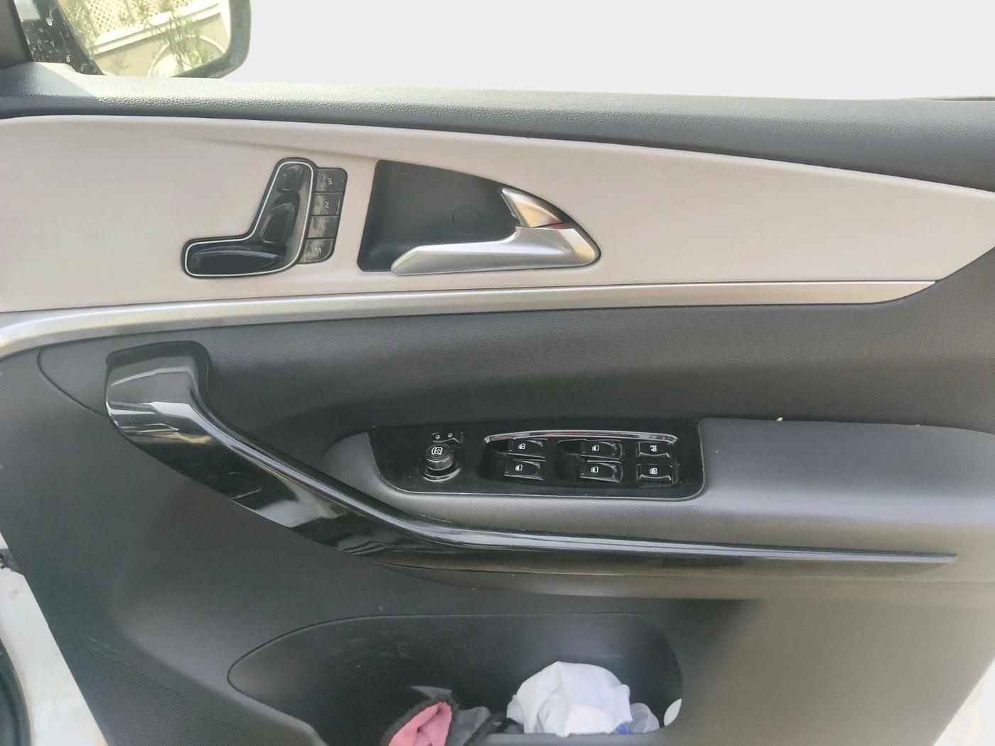 2022 Mahindra XUV700 AX 7 LUXURY D AT 7 STR, Diesel, Automatic, 1,20,090 km, interior