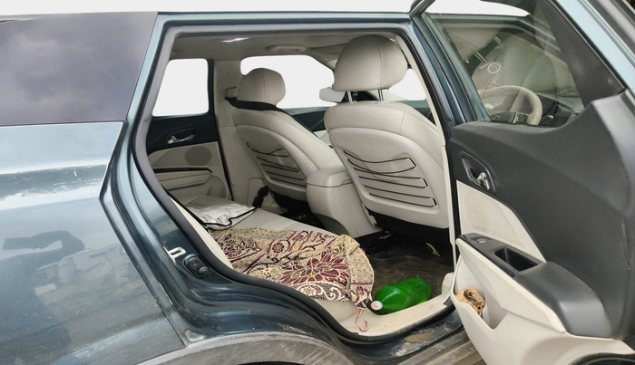 2019 Mahindra XUV300 W8 (O) 1.5 DIESEL, Diesel, Manual, 1,15,811 km, interior