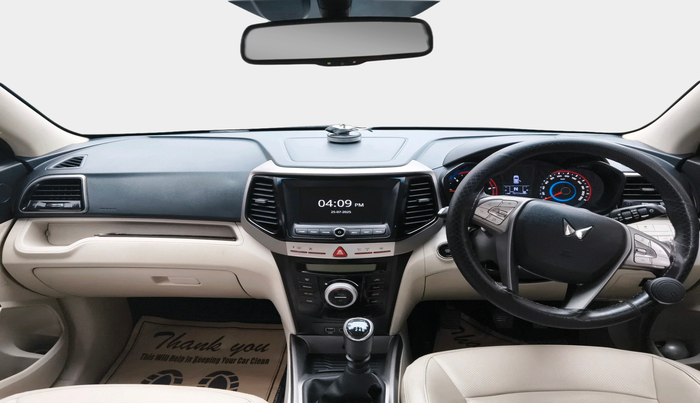 2023 Mahindra XUV300 W8 (O) 1.5 DIESEL, Diesel, Manual, 76,714 km, interior