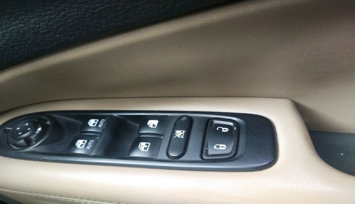 2017 Jeep Compass LONGITUDE 2.0 DIESEL, Diesel, Manual, 1,65,204 km, interior