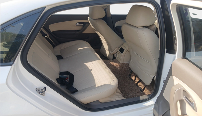 2013 Volkswagen Vento HIGHLINE 1.6 MPI, Petrol, Manual, 1,43,128 km, interior