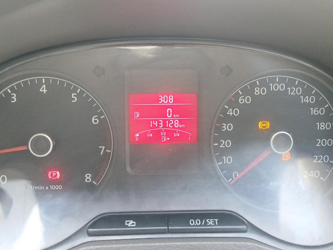 2013 Volkswagen Vento HIGHLINE 1.6 MPI, Petrol, Manual, 1,43,128 km, interior