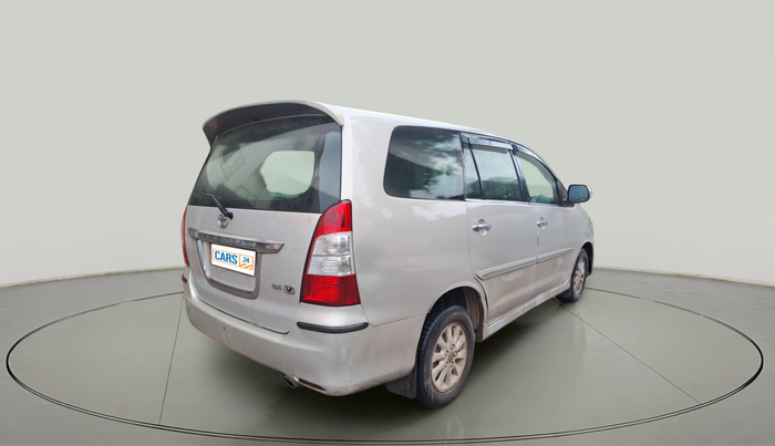 2013 Toyota Innova 2.5 VX 7 STR, Diesel, Manual, 1,52,993 km, exterior