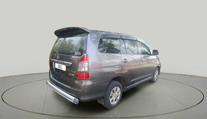2013 Toyota Innova 2.5 GX 8 STR, Diesel, Manual, 1,36,216 km, exterior