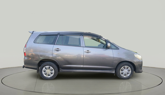 2013 Toyota Innova 2.5 GX 8 STR, Diesel, Manual, 1,36,216 km, exterior