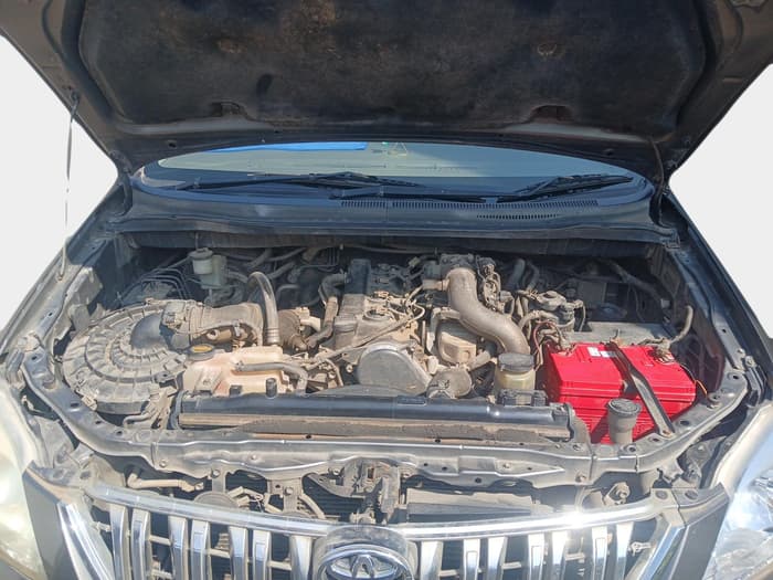2013 Toyota Innova 2.5 GX 8 STR, Diesel, Manual, 1,36,216 km, exterior