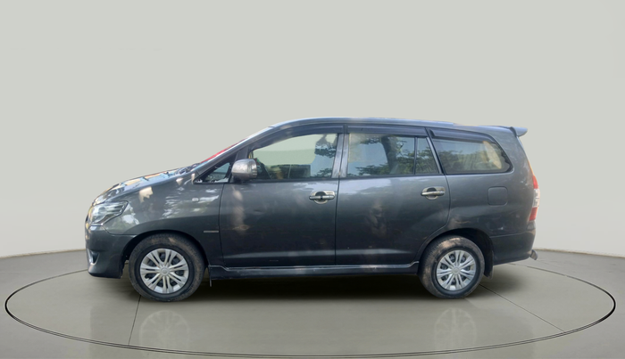 2013 Toyota Innova 2.5 GX 8 STR, Diesel, Manual, 1,36,216 km, exterior
