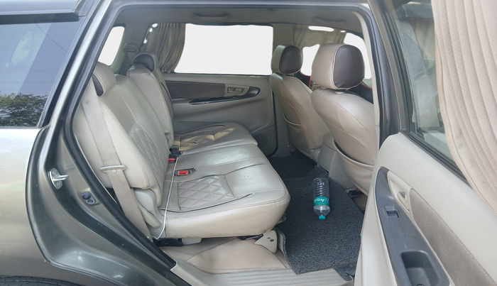 2013 Toyota Innova 2.5 GX 8 STR, Diesel, Manual, 1,36,216 km, interior