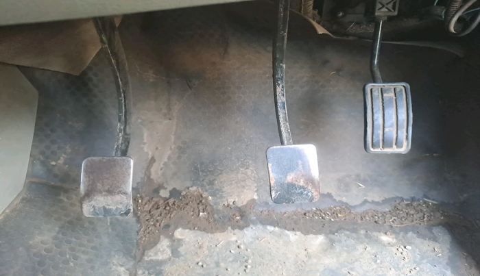 2011 Mahindra Bolero SLE BS IV, Diesel, Manual, 1,67,525 km, interior