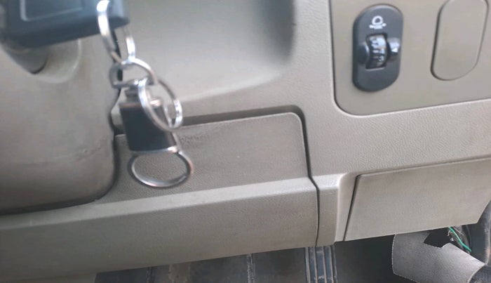 2011 Mahindra Bolero SLE BS IV, Diesel, Manual, 1,67,525 km, interior