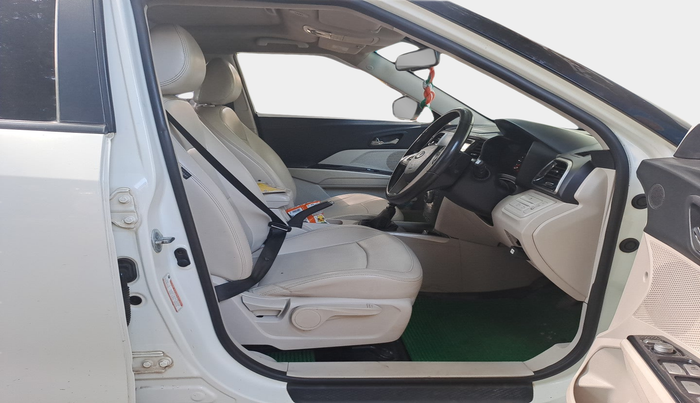 2019 Mahindra XUV300 W8 (O) 1.5 DIESEL, Diesel, Manual, 94,000 km, interior