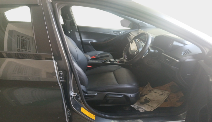 2024 Tata NEXON FEARLESS + SUNROOF DCA DUAL TONE 1.2 PETROL, Petrol, Automatic, 2,80,234 km, interior