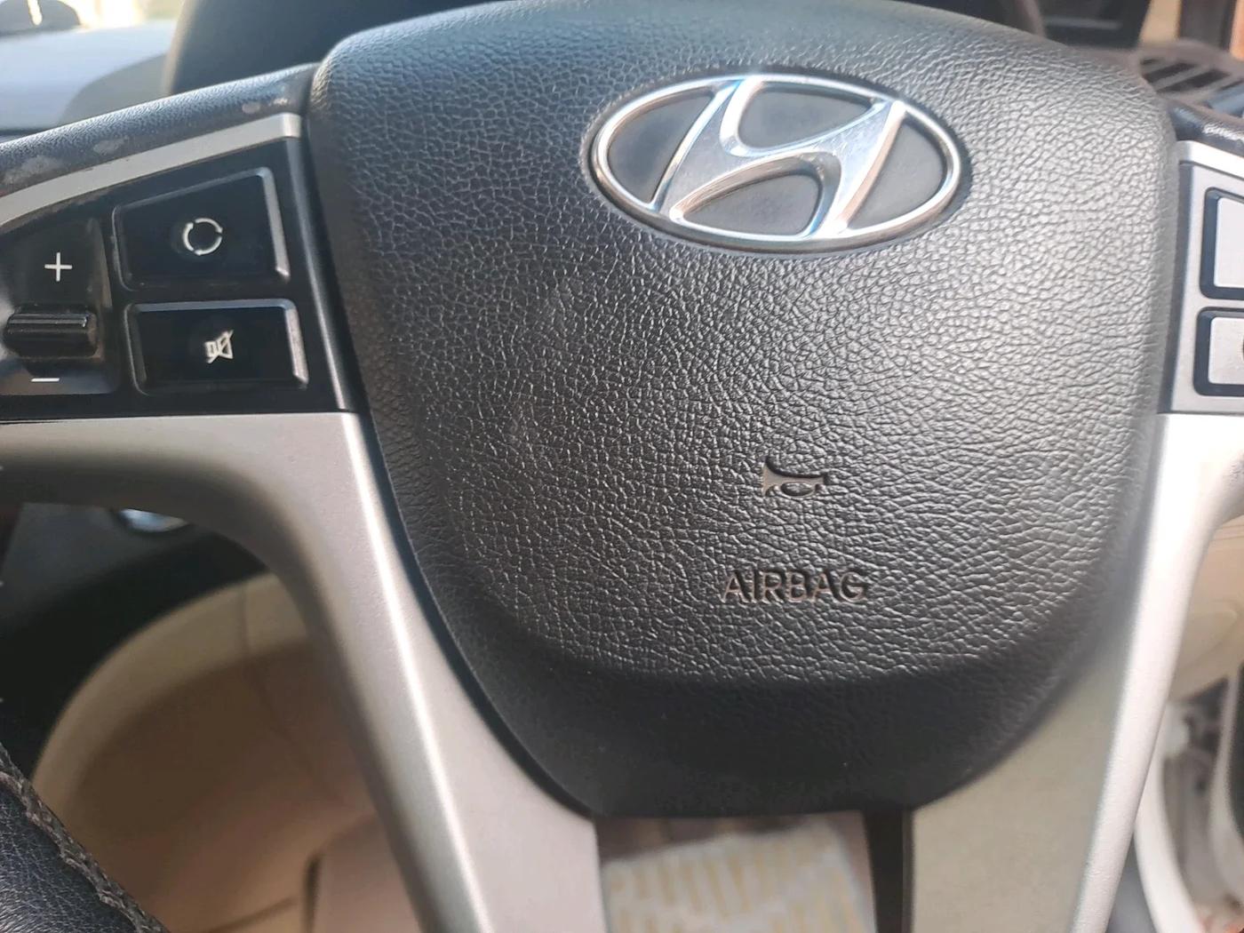 2013 Hyundai Verna FLUIDIC 1.6 VTVT SX, Petrol, Manual, 1,22,287 km, interior