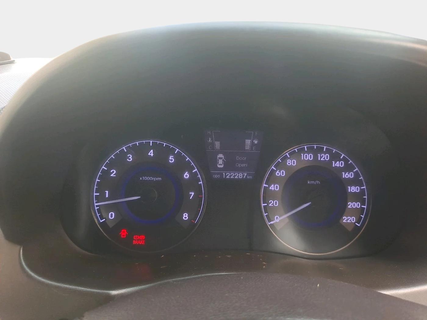 2013 Hyundai Verna FLUIDIC 1.6 VTVT SX, Petrol, Manual, 1,22,287 km, interior