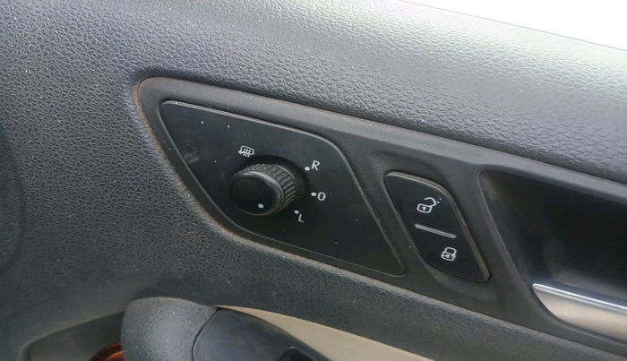 2011 Volkswagen Jetta HIGHLINE TDI, Diesel, Manual, 2,02,204 km, interior