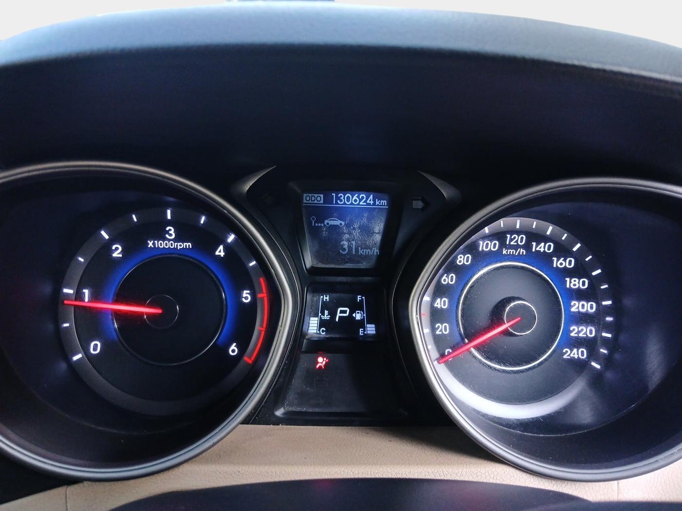 2013 Hyundai New Elantra 1.6 SX AT DIESEL, Diesel, Automatic, 1,30,624 km, interior