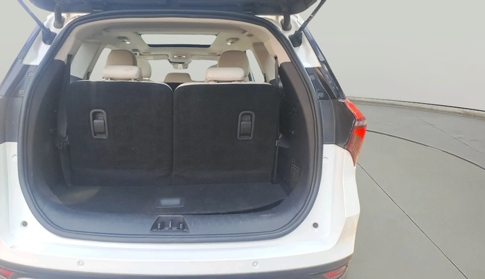 2022 Mahindra XUV700 AX 7 LUXURY D AWD AT 7 STR, Diesel, Automatic, 51,319 km, exterior