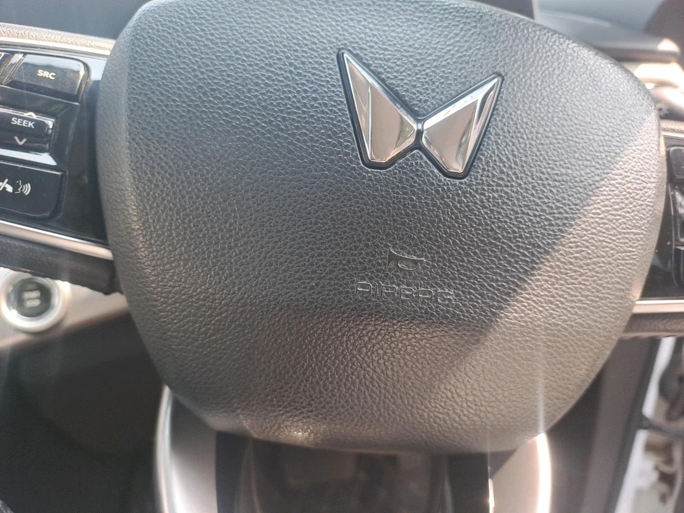 2022 Mahindra XUV700 AX 7 LUXURY D AWD AT 7 STR, Diesel, Automatic, 51,319 km, interior