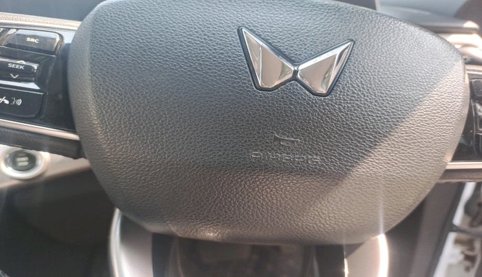 2022 Mahindra XUV700 AX 7 LUXURY D AWD AT 7 STR, Diesel, Automatic, 51,319 km, interior