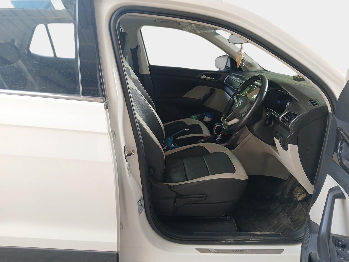 2022 Volkswagen TAIGUN TOPLINE 1.0 TSI AT, Petrol, Automatic, 33,500 km, interior