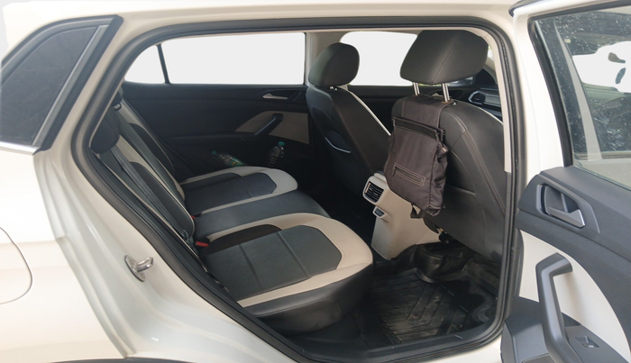 2022 Volkswagen TAIGUN TOPLINE 1.0 TSI AT, Petrol, Automatic, 33,350 km, interior