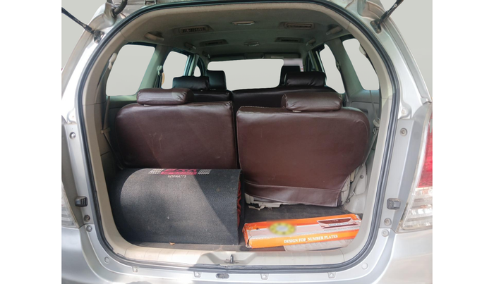 2010 Toyota Innova V 2.5 7 STR, Diesel, Manual, 1,86,100 km, exterior