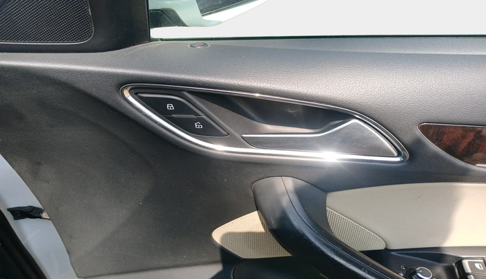 2017 Audi Q3 30 TDI Premium FWD, Diesel, Automatic, 1,12,952 km, interior