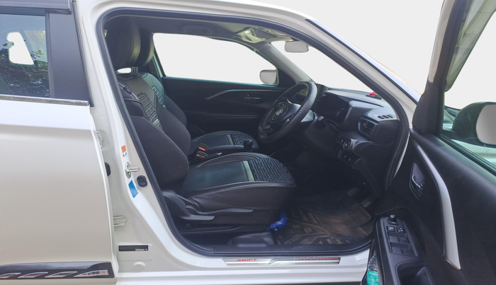 2025 Maruti Swift ZXi, Petrol, Manual, 8,375 km, interior