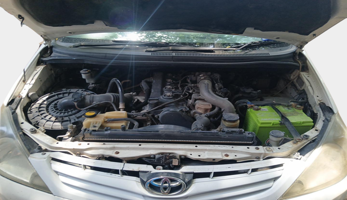 2010 Toyota Innova 2.5 G4 7 STR, Diesel, Manual, 1,75,848 km, exterior