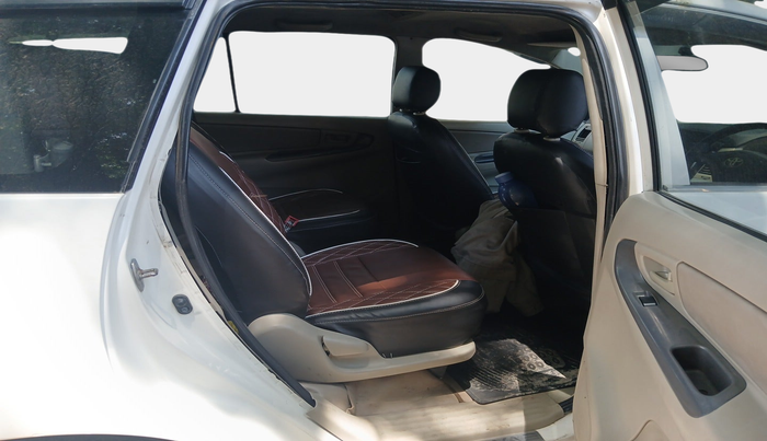 2010 Toyota Innova 2.5 G4 7 STR, Diesel, Manual, 1,75,848 km, interior