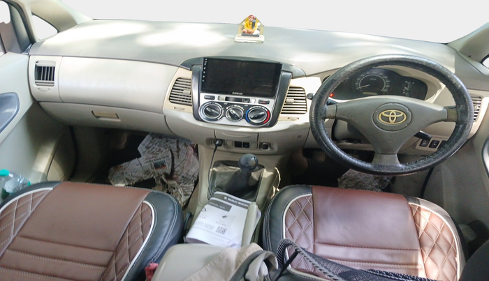 2010 Toyota Innova 2.5 G4 7 STR, Diesel, Manual, 1,75,848 km, interior