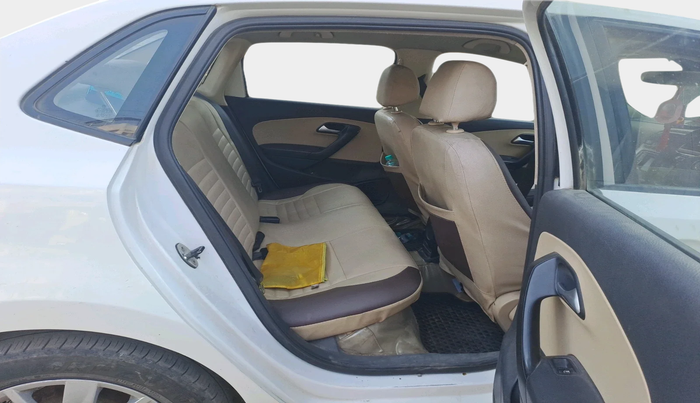 2016 Volkswagen Ameo HIGHLINE1.5L, Diesel, Manual, 2,12,419 km, interior