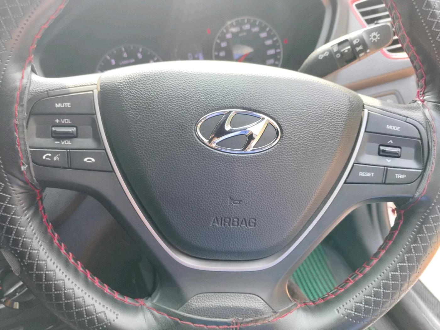 2019 Hyundai Elite i20 SPORTZ PLUS 1.2 DUAL TONE, Petrol, Manual, 30,531 km, interior