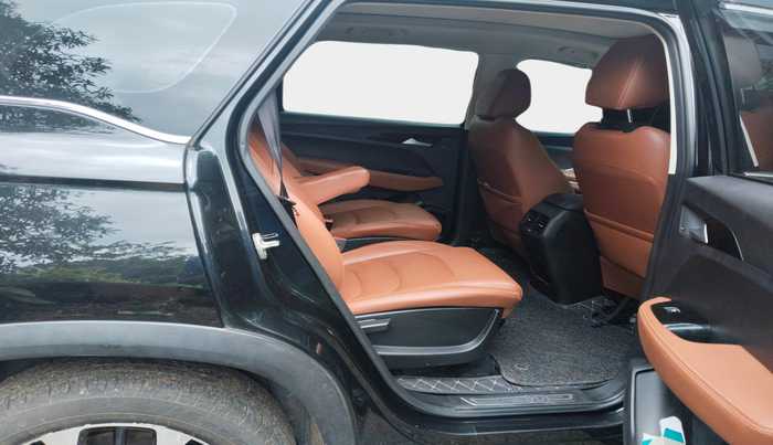 2021 MG HECTOR PLUS SHARP 2.0 DIESEL TURBO MT 6-STR, Diesel, Manual, 1,10,483 km, interior