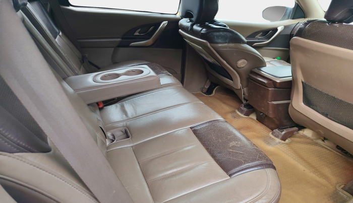 2014 Mahindra XUV500 W8, Diesel, Manual, 1,17,924 km, interior