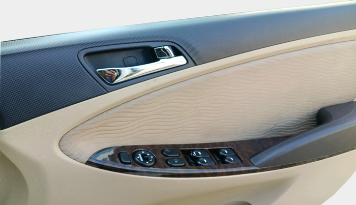 2013 Hyundai Verna FLUIDIC 1.6 CRDI SX, Diesel, Manual, 1,29,728 km, interior