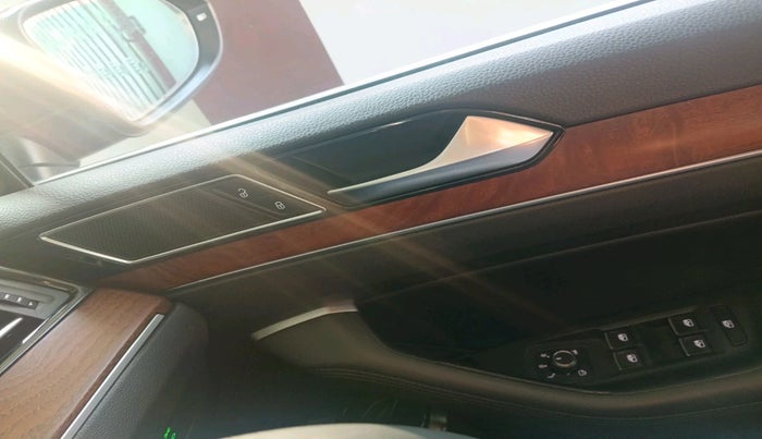 2018 Volkswagen Passat HIGHLINE DSG, Diesel, Automatic, 1,03,000 km, interior