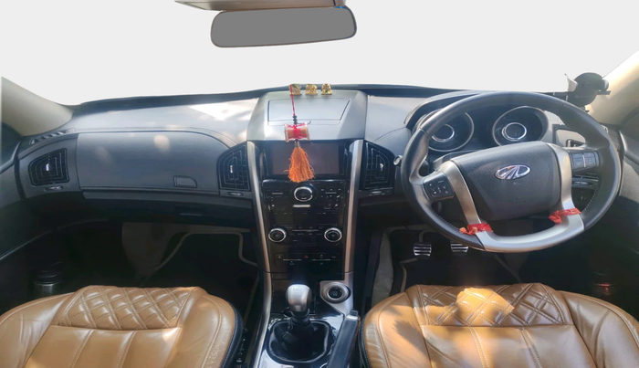 2018 Mahindra XUV500 W11, Diesel, Manual, 1,64,236 km, interior