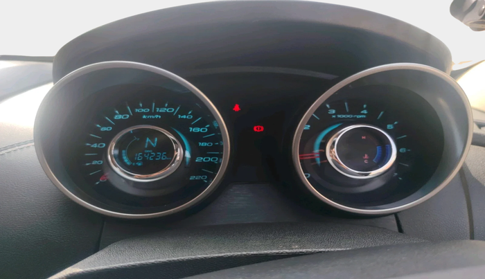 2018 Mahindra XUV500 W11, Diesel, Manual, 1,64,236 km, interior