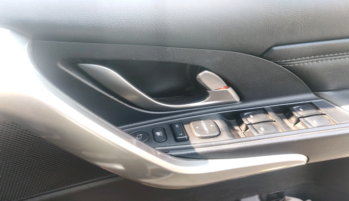 2018 Mahindra XUV500 W11, Diesel, Manual, 1,64,236 km, interior