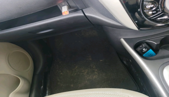 2017 Nissan Sunny XV CVT, Petrol, Automatic, 53,356 km, interior