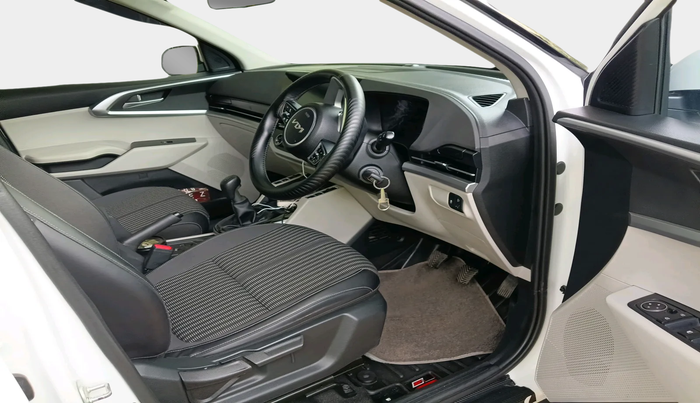2022 KIA CARENS PRESTIGE 1.5 PETROL 7 STR, Petrol, Manual, 69,715 km, interior