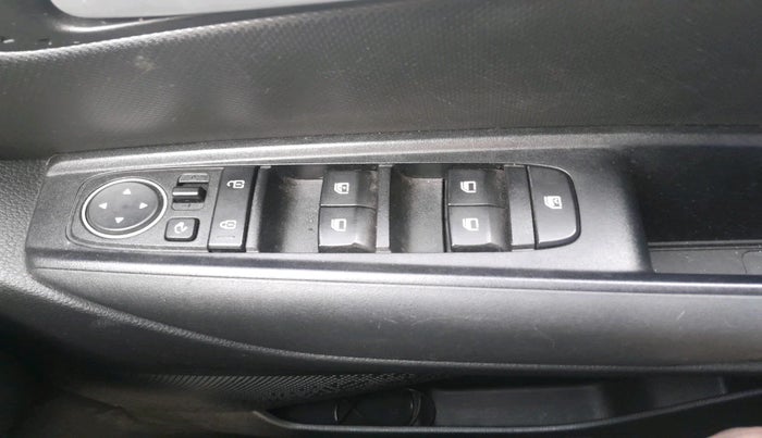 2021 KIA SONET HTK PLUS 1.0 IMT, Petrol, Manual, 25,117 km, interior