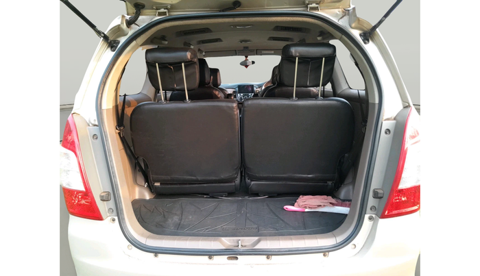 2015 Toyota Innova 2.5 GX 7 STR, Diesel, Manual, 1,18,588 km, exterior