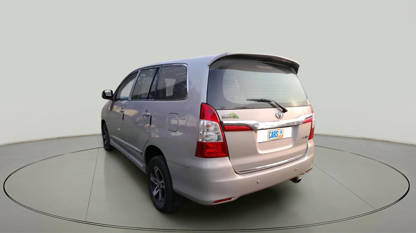 2015 Toyota Innova 2.5 GX 7 STR, Diesel, Manual, 1,19,000 km, exterior