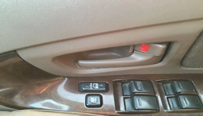 2015 Toyota Innova 2.5 GX 7 STR, Diesel, Manual, 1,18,588 km, interior