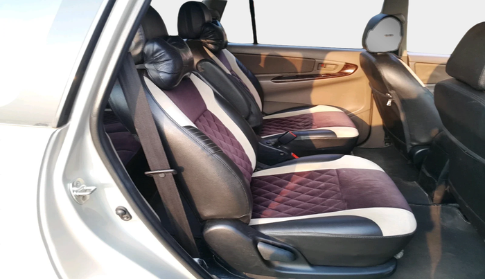 2015 Toyota Innova 2.5 GX 7 STR, Diesel, Manual, 1,18,588 km, interior